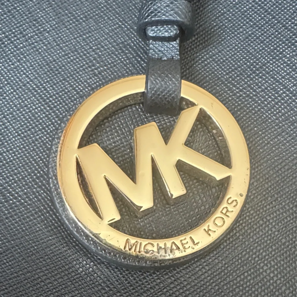 Michael Kors Jet set trade large leather  Black Tote with Gold Details - Picture 8 of 13